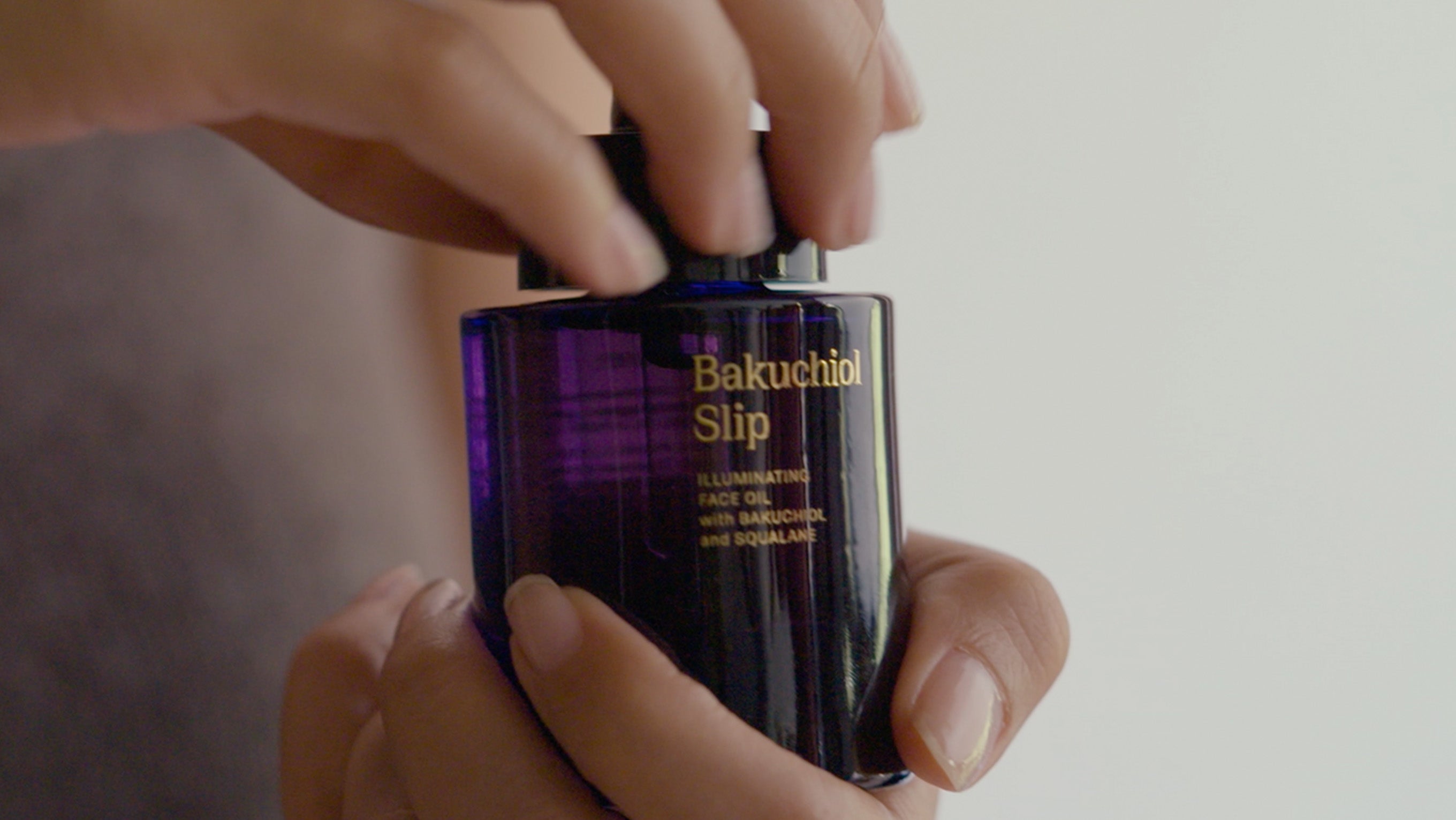 最新の激安 Face Glowing 82°E | Online Oil Facial Slip Bakuchiol - Oil その他